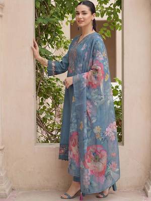 Women Floral Embroidered Regular Mirror Work Kurta with Trousers & With Dupatta 3