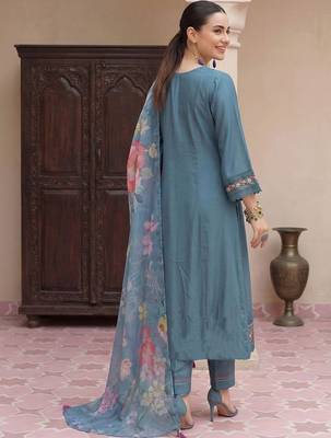 Women Floral Embroidered Regular Mirror Work Kurta with Trousers & With Dupatta 4