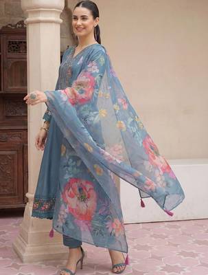 Women Floral Embroidered Regular Mirror Work Kurta with Trousers & With Dupatta 6