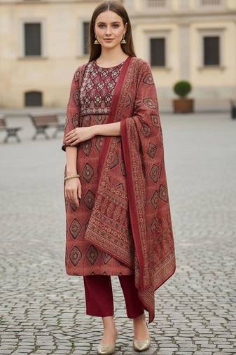 Women Printed Regular Pure Cotton Kurta with Trousers & With Dupatta