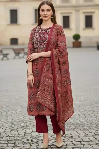 Women Printed Regular Pure Cotton Kurta with Trousers & With Dupatta