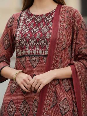 Women Printed Regular Pure Cotton Kurta with Trousers & With Dupatta 2