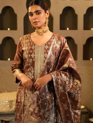 Women Ethnic Motifs Woven Design Kurta with Trousers & Dupatta 2