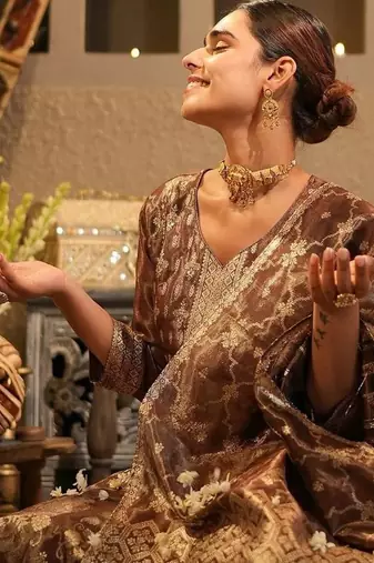Women Ethnic Motifs Woven Design Kurta with Trousers & Dupatta