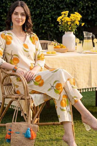 Women Floral Printed Regular Pure Cotton Kurta with Trousers