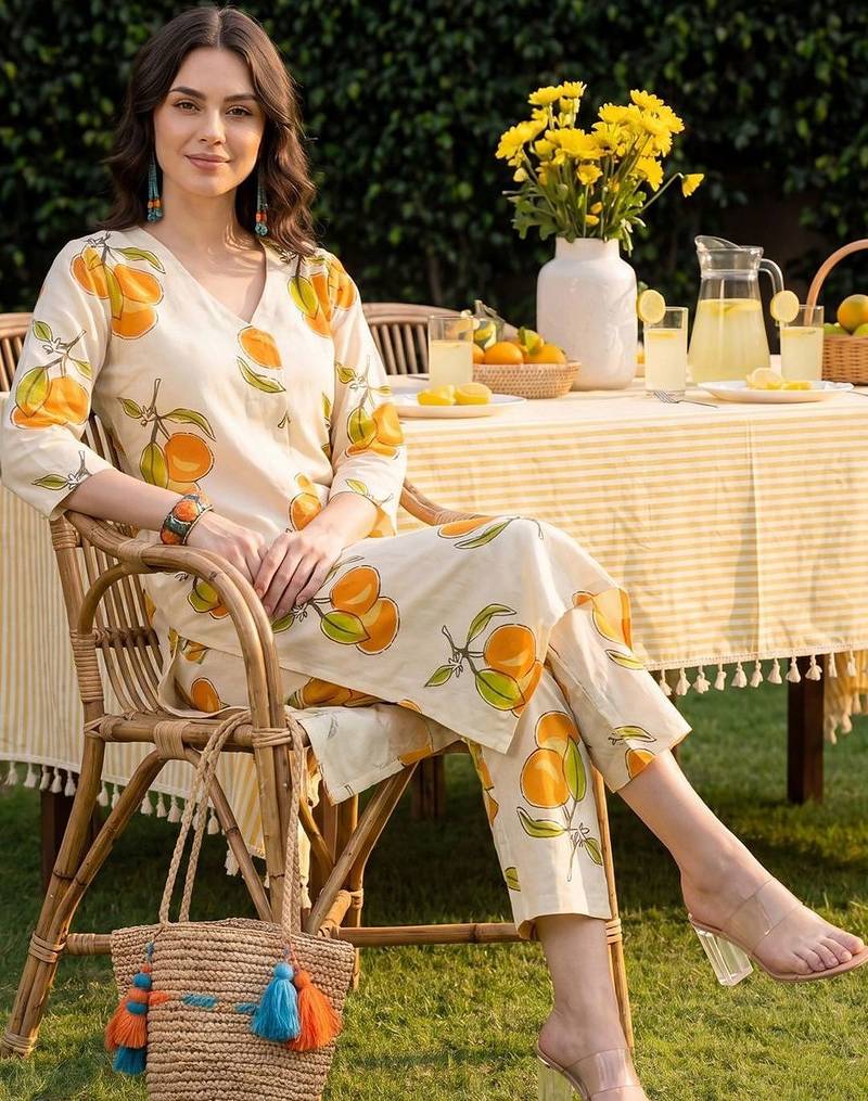 Women Floral Printed Regular Pure Cotton Kurta with Trousers