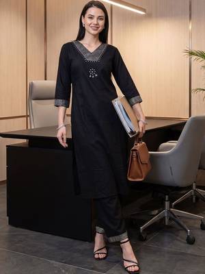 Women Ethnic Motifs Embroidered Regular Kurta with Trousers 6