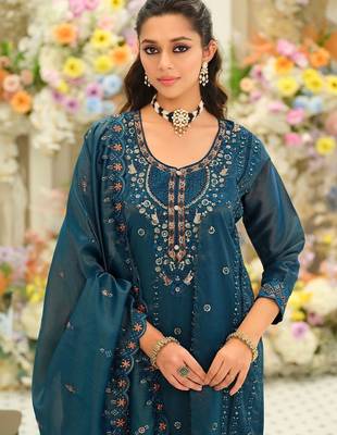 Women Ethnic Motifs Embroidered Regular Thread Work Kurta with Trousers & With Dupatta 4