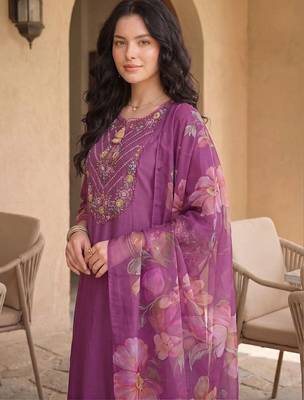 Women Floral Embroidered Regular Thread Work Kurta with Trousers & With Dupatta 2