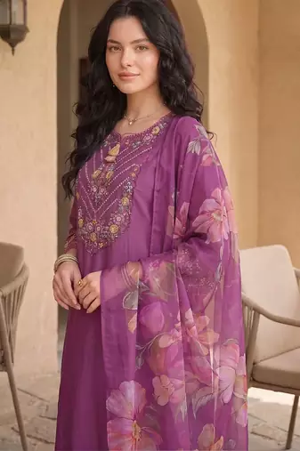 Women Floral Embroidered Regular Thread Work Kurta with Trousers & With Dupatta