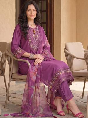 Women Floral Embroidered Regular Thread Work Kurta with Trousers & With Dupatta 3