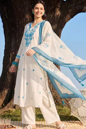 Women Floral Embroidered Regular Thread Work Kurta with Palazzos & With Dupatta