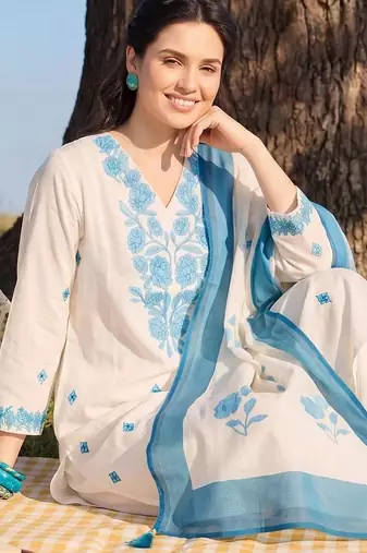 Women Floral Embroidered Regular Thread Work Kurta with Palazzos & With Dupatta