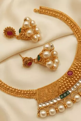 Multicolor necklace set with pearls