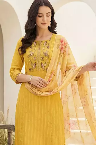 Women Floral Embroidered Regular Thread Work Pure Cotton Kurta with Trousers & With Dupatta