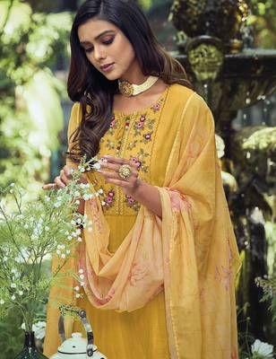 Women Floral Embroidered Regular Thread Work Pure Cotton Kurta with Trousers & With Dupatta 4