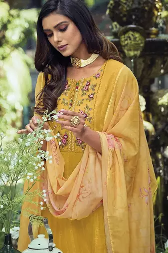 Women Floral Embroidered Regular Thread Work Pure Cotton Kurta with Trousers & With Dupatta