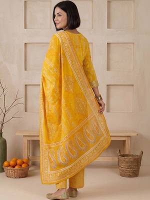 Women Printed Regular Chanderi Silk Kurta with Trousers & With Dupatta 4