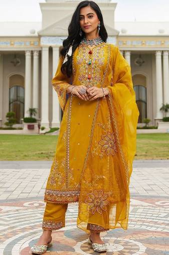 Women Floral Embroidered Regular Thread Work Kurta with Trousers & With Dupatta