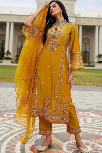 Women Floral Embroidered Regular Thread Work Kurta with Trousers & With Dupatta