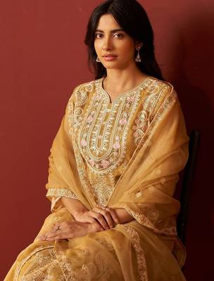 Women Ethnic Motifs Embroidered Kurta with Pyjama & Dupatta 1
