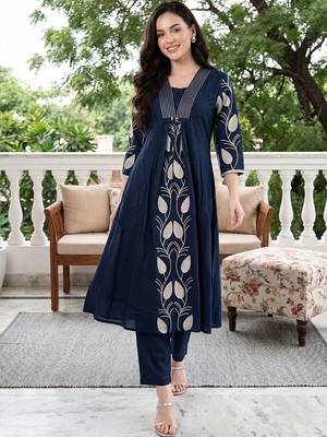 Women Floral Printed Empire Pure Cotton Kurta with Trousers 6