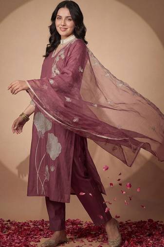 Women Floral Embroidered Regular Thread Work Kurta with Trousers & With Dupatta