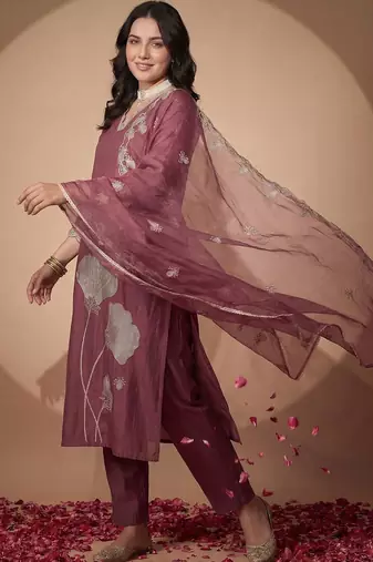 Women Floral Embroidered Regular Thread Work Kurta with Trousers & With Dupatta