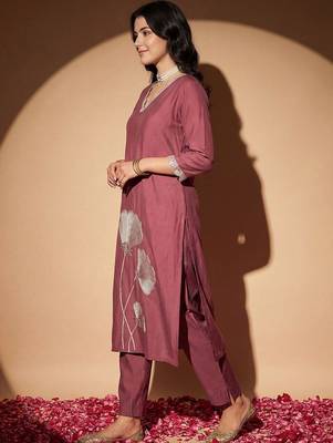 Women Floral Embroidered Regular Thread Work Kurta with Trousers & With Dupatta 3