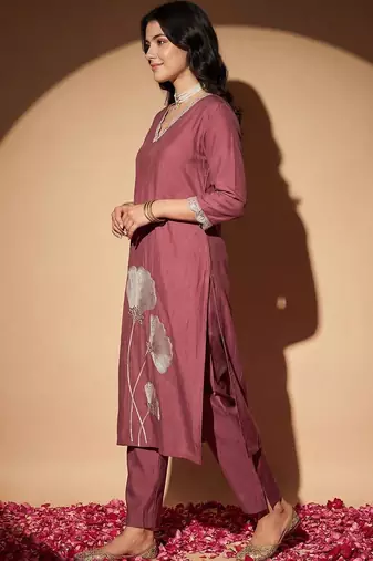 Women Floral Embroidered Regular Thread Work Kurta with Trousers & With Dupatta