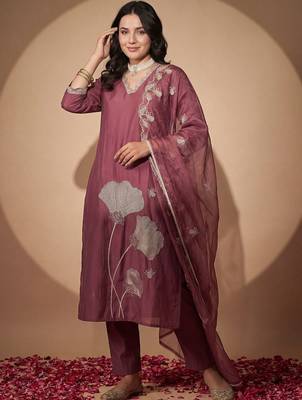 Women Floral Embroidered Regular Thread Work Kurta with Trousers & With Dupatta 6