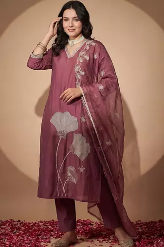 Women Floral Embroidered Regular Thread Work Kurta with Trousers & With Dupatta