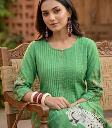 Women Animal Printed Pleated Pure Cotton Kurta with Trousers