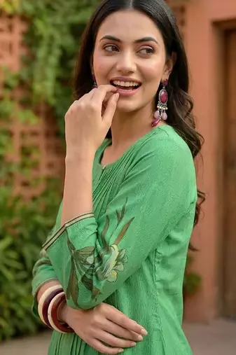 Women Animal Printed Pleated Pure Cotton Kurta with Trousers