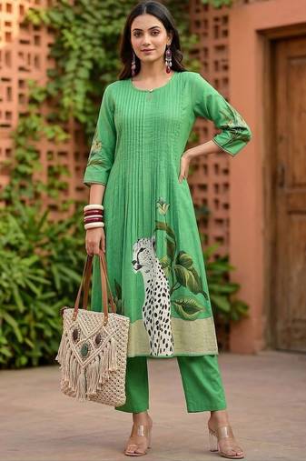 Women Animal Printed Pleated  Cotton Kurta with Trousers