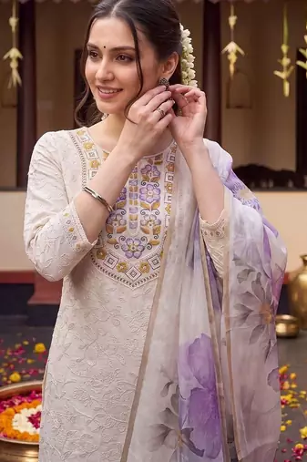 Women Floral Embroidered Regular Thread Work Pure Cotton Kurta with Trousers & With Dupatta