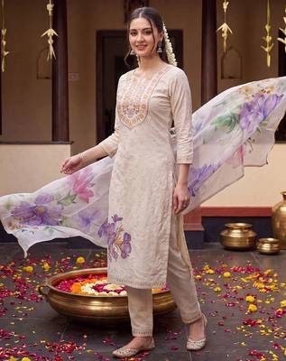 Women Floral Embroidered Regular Thread Work Pure Cotton Kurta with Trousers & With Dupatta 3