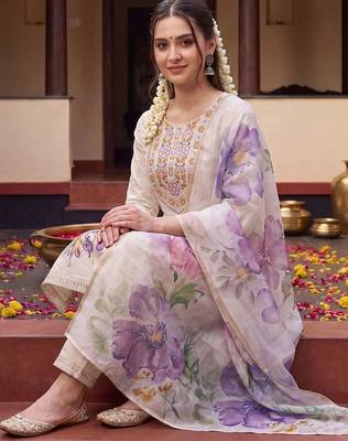 Women Floral Embroidered Regular Thread Work Pure Cotton Kurta with Trousers & With Dupatta 5