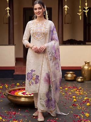 Women Floral Embroidered Regular Thread Work Pure Cotton Kurta with Trousers & With Dupatta 6