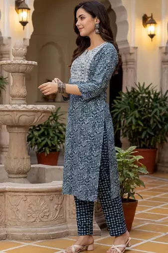 Women Floral Embroidered Regular Thread Work Pure Cotton Kurta with Trousers