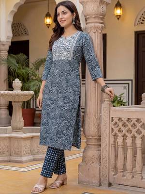 Women Floral Embroidered Regular Thread Work Pure Cotton Kurta with Trousers 6
