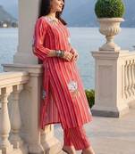 Women Printed Regular Kurta with Trousers