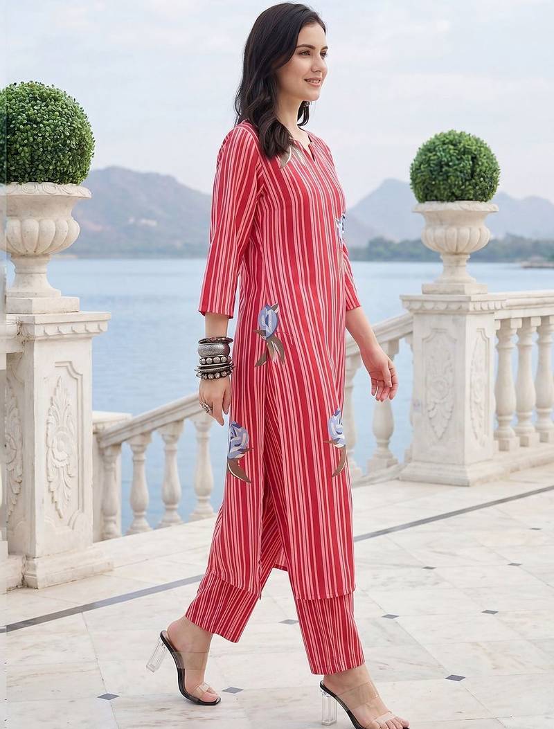 Women Printed Regular Kurta with Trousers