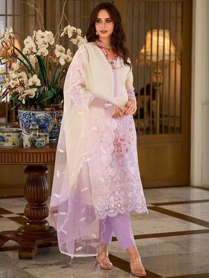 Floral Embroidered Sequinned Straight Organza Kurta With Trousers And Dupatta 5