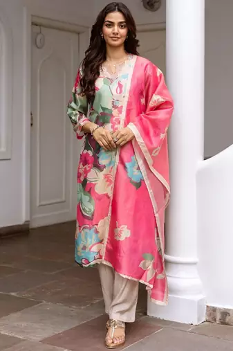 Women Floral Printed Regular Kurta with Trousers & With Dupatta