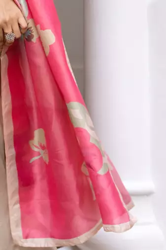Women Floral Printed Regular Kurta with Trousers & With Dupatta