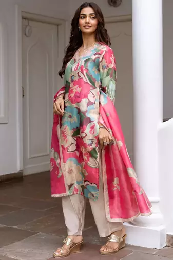 Women Floral Printed Regular Kurta with Trousers & With Dupatta