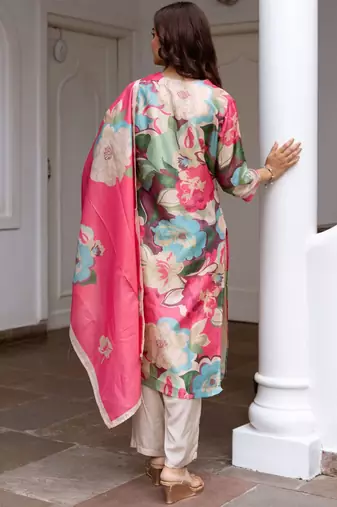 Women Floral Printed Regular Kurta with Trousers & With Dupatta