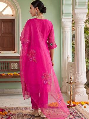 Women Floral Embroidered Regular Thread Work Kurta with Trousers & With Dupatta 5