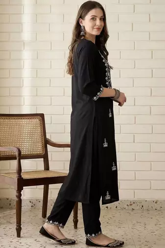 Women Floral Embroidered Regular Thread Work Kurta with Trousers